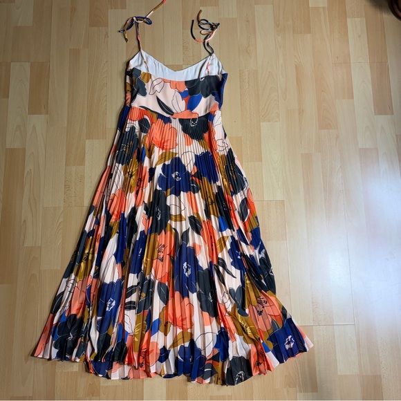 Sézane Nissa Floral Accordion Pleated Midi Dress in Peach, Navy & Coral Event - Picture 10 of 14